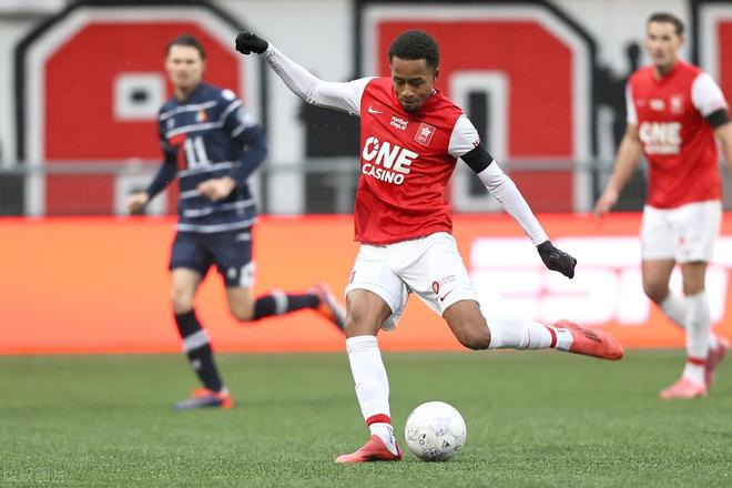 强自信甚至 强自信甚至